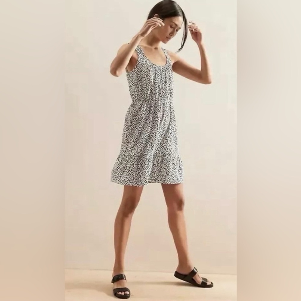NWT Banana Republic Dot Ruffle Fit and‎ Flare Dress M